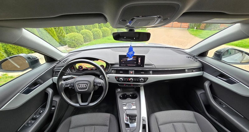 Audi A4 cena 84999 przebieg: 110440, rok produkcji 2017 z Łódź małe 704